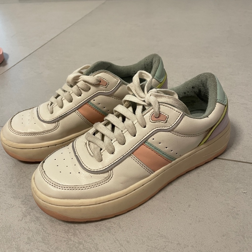 little girls children zara sneakers in the size 3.5